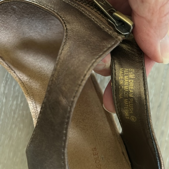 A2 by Aerosols open toe wedge sandal Copper in color Excellent condition - Picture 2 of 4